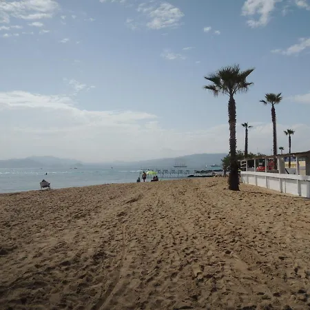Apartment Fabulous Family 2br - Prime Location, Walk To & Shopping - Totolulu Yellow Corner Cannes