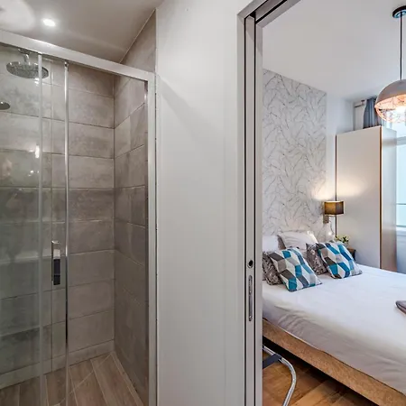 Fabulous Family 2br - Prime Location, Walk To & Shopping - Totolulu Yellow Corner Apartment *