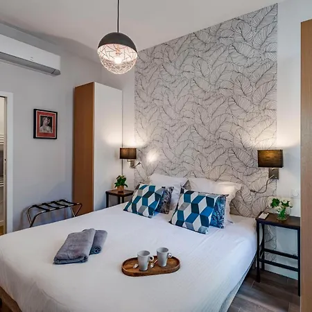 Fabulous Family 2br - Prime Location, Walk To & Shopping - Totolulu Yellow Corner Apartment