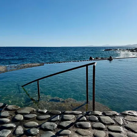 Apartment Fabulous Family 2br - Prime Location, Walk To & Shopping - Totolulu Yellow Corner *